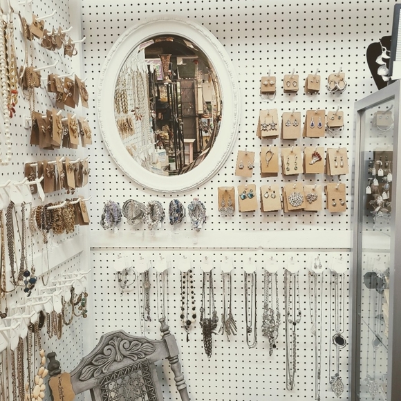 Meet your Posher, Tanya - Picture 3 of 16